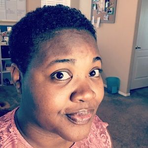 Meet your Posher, Donielle
